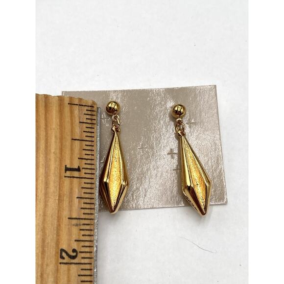 Vintage Avon Gold Tone Textured Long Pointed Dangle Drop Pierced Earrings Modern - Picture 1 of 8